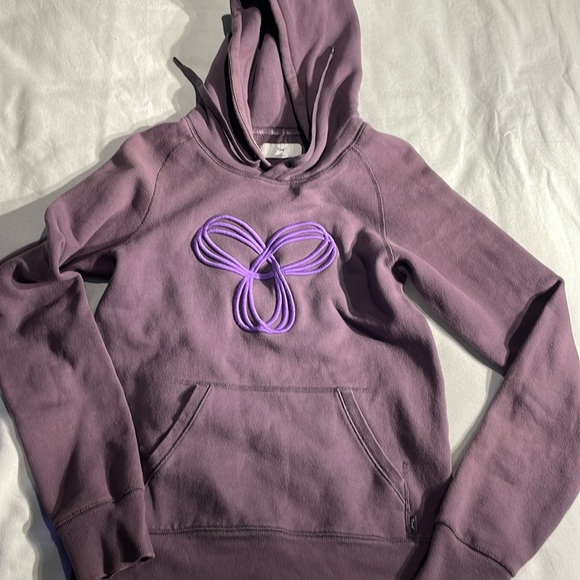 TNA Sweaters - Aritzia- TNA Women’s Hooded Sweater Size Small